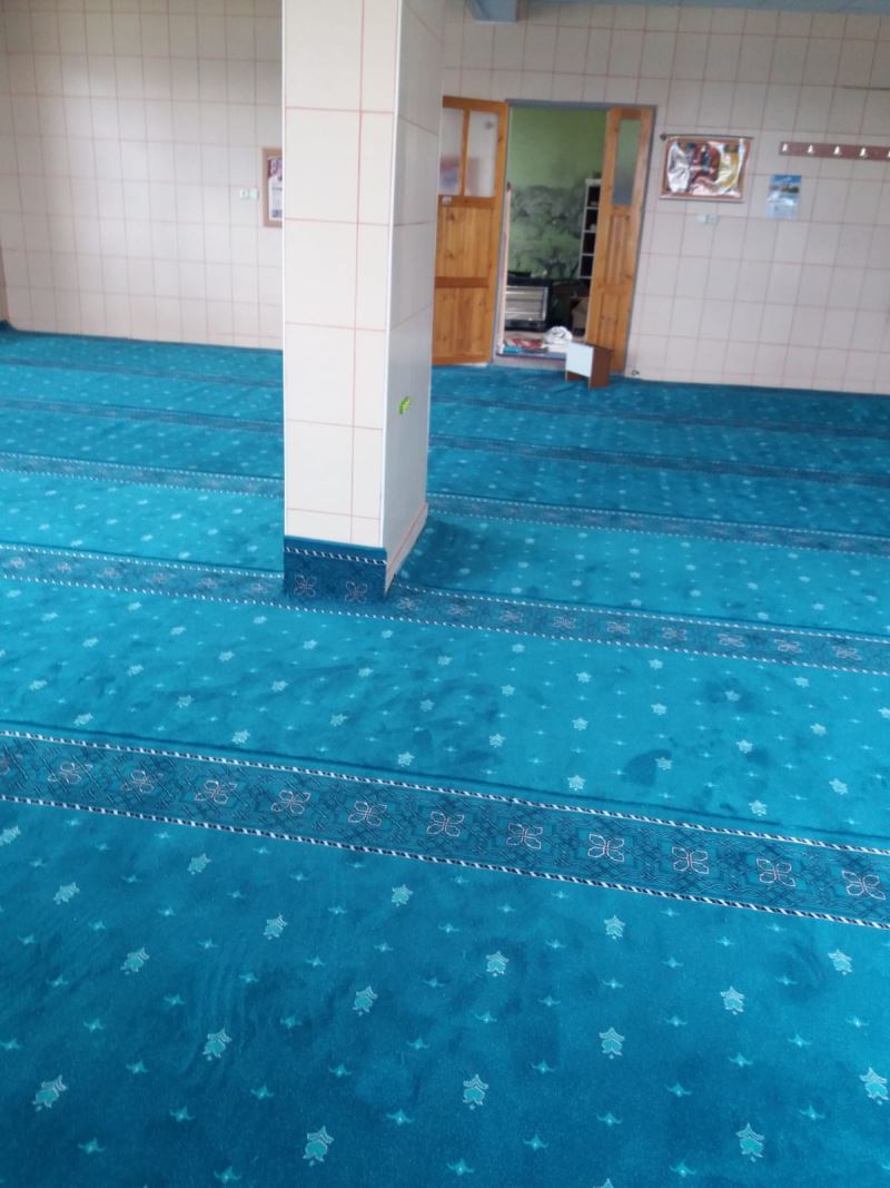 BİÇER MAHALLEMİZ’İN ESKİYEN CAMİ HALILARINI YENİLEDİK