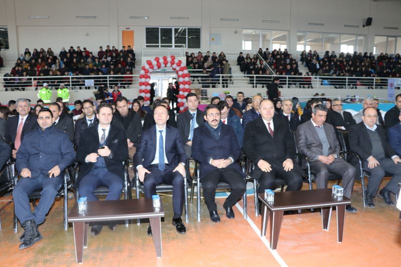 GÖLHİSAR  4. KİTAP FUARI YOĞUN İLGİ