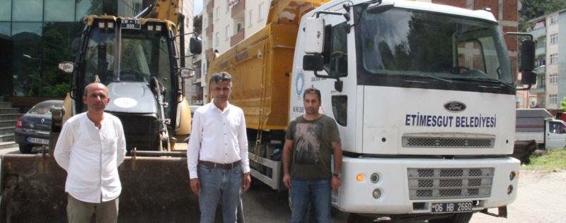 ETİMESGUT BELEDİYESİ TARAFINDAN YAĞLIDERE BELEDİYESİNE BİR KAMYON VE İŞ MAKİNASI HİBE EDİLDİ