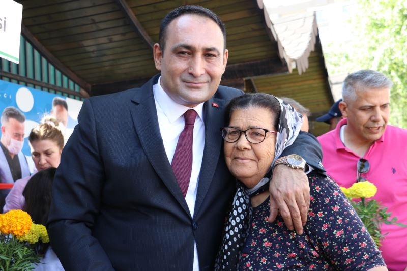 TOROSLAR BELEDİYESİNİN KADİFE ÇİÇEKLERİ, ANNELERE ULAŞTIRILDI
