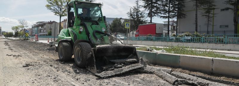 TAHRİP OLAN YOLLAR SIFIRDAN ASFALTLANIYOR
