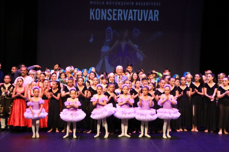 Büyükşehir Belediyesi Konservatuar öğrencileri için mezuniyet töreni yapıldı