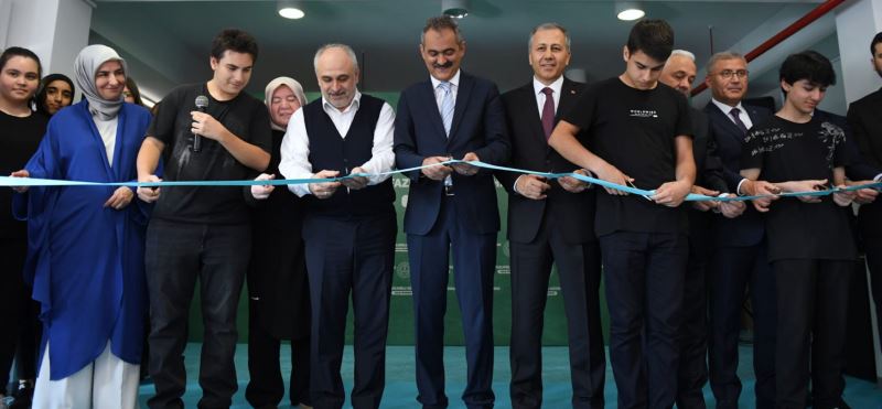 BAKAN ÖZER, İHSAN FAZLIOĞLU KÜTÜPHANESİ