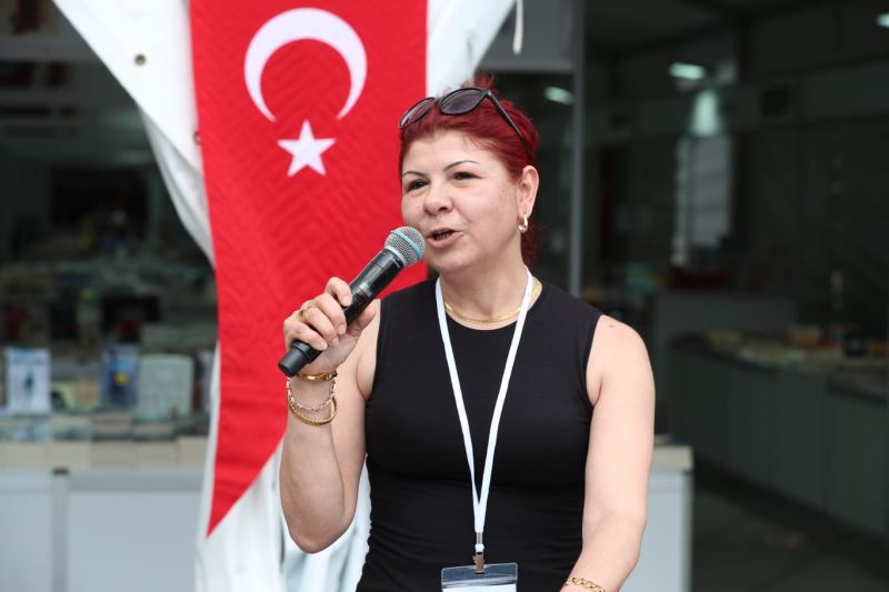 YEREL YAZAR, ŞAİR VE YAYINEVLERİNİN DESTEKLENDİĞİ İZMİT KİTAP GÜNLERİNİN AÇILIŞI YAPILDI