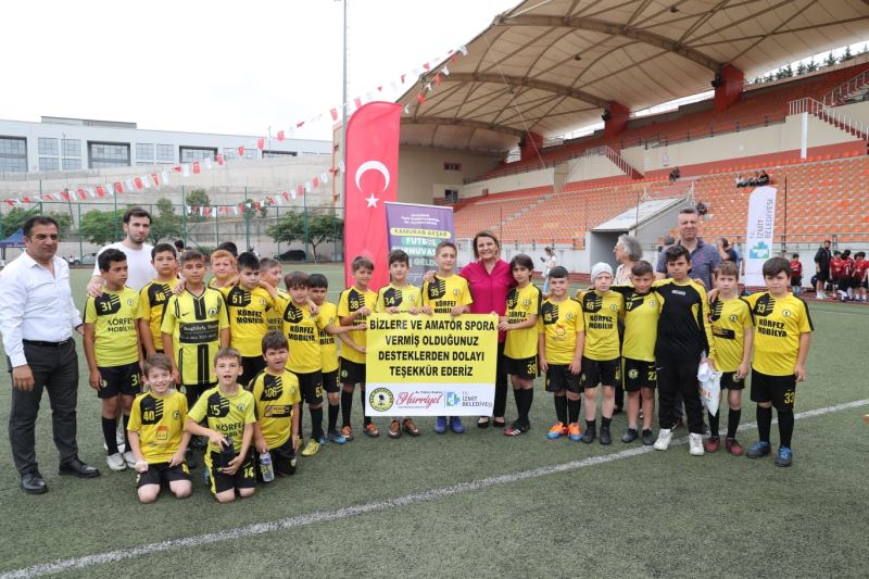 BEKİRDERESPORLU MİNİKLERDEN BAŞKAN HÜRRİYET’E PANKARTLI TEŞEKKÜR