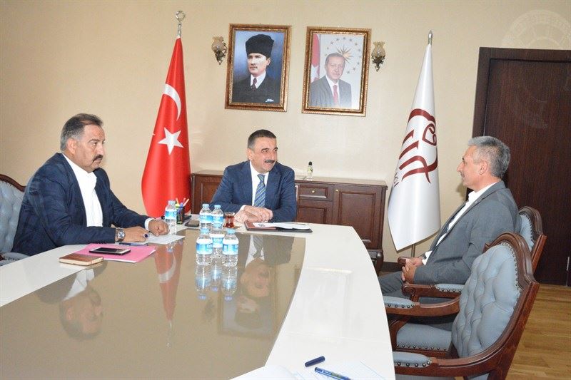 Vali / Belediye Başkan V. Hacıbektaşoğlu, Köy Muhtarlarının Sorun Ve Taleplerini Dinledi