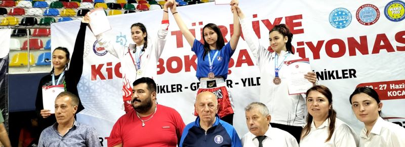 KİCK BOKS TURNUVASINA KÜTAHYA DAMGASI