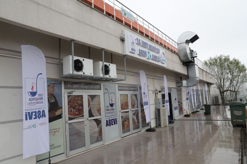 İZMİT BELEDİYESİ GIDA BANKASI VE AŞEVİ’NE KURBAN ETİ BAĞIŞI TÜM HIZIYLA SÜRÜYOR