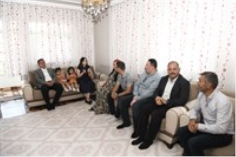 Vali/Belediye Başkan Vekilimiz Sayın İdris AKBIYIK, şehit güvenlik korucusu Nusret Çiftçi
