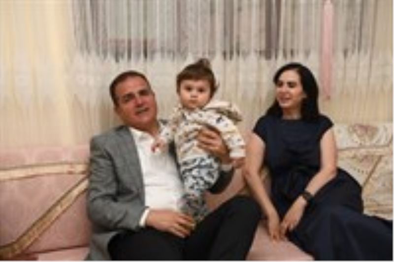 Vali/Belediye Başkan Vekili Sayın İdris AKBIYIK, şehit güvenlik korucusu Naci Sönmez’in ailesini evlerinde ziyaret etti