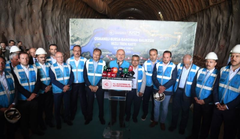 ULAŞTIRMA VE ALTYAPI BAKANI KARAİSMAİLOĞLU: OSMANELİ-YENİŞEHİR-BURSA-BALIKESİR HIZLI TREN PROJESİ’NDE T04 TÜNELİNDE IŞIĞI GÖRDÜK
