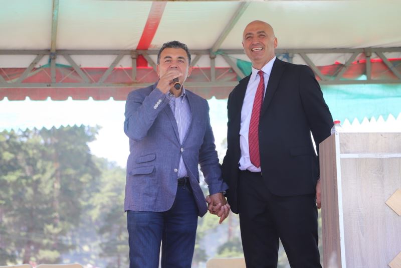 BAŞKAN DEMİR’E FESTİVALLERDE YOĞUN İLGİ