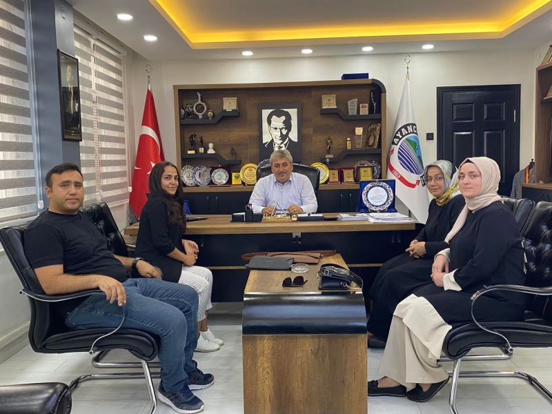 Avukat Hasan Hüsnü Kılıç İlkokulu Müdürü Ertunç ALTUN ve Oku..