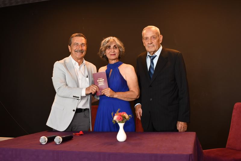 METİN ÖZÖĞÜT YAŞAM MERKEZİ MUTLULUĞA EV SAHİPLİĞİ YAPTI