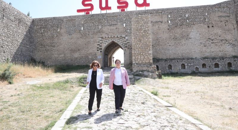 Bakanımız Derya Yanık, 28 Yıl Aradan Sonra Ermenistan’ın İşgalinden Kurtarılan Şuşa’yı Ziyaret Etti