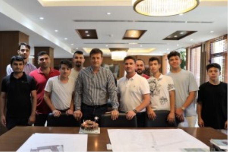 GENÇLİK KOLLARINDAN DOĞUM GÜNÜ SÜRPRİZİ