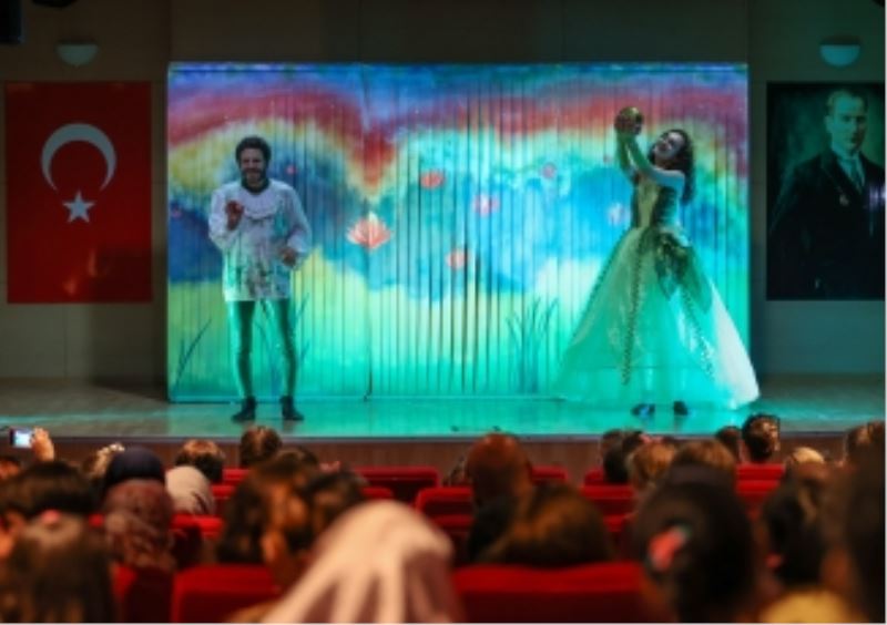 Bucalı çocuklara tiyatro şöleni