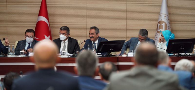 BAKAN ÖZER, ERZURUM İL EĞİTİM DEĞERLENDİRME TOPLANTISI