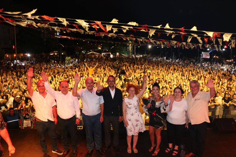 MELEK MOSSO DAN UNUTULMAZ KONSER