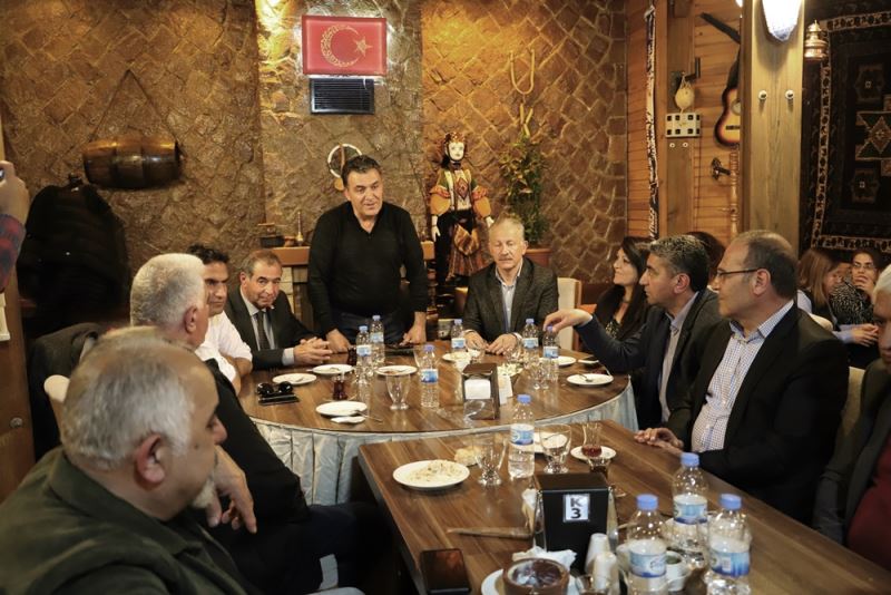 BAŞKAN DEMİR,  PARTİLİLERİ İLE İFTARDA BULUŞTU