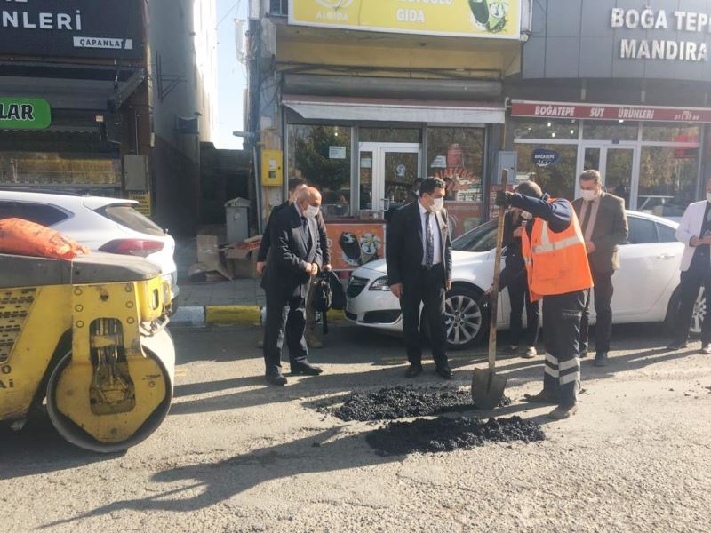 YOL VE KALDIRIM ONARIM ÇALIŞMALARI DEVAM EDİYOR