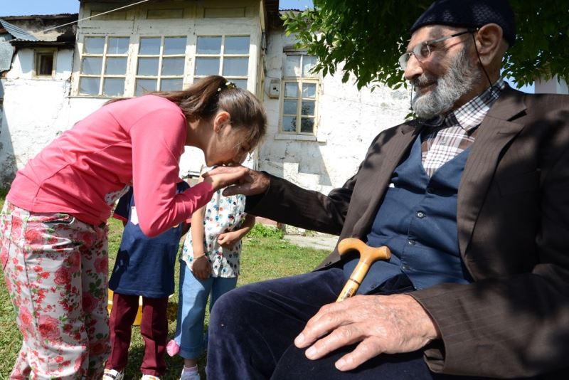 Bakanımız Derya Yanık: 