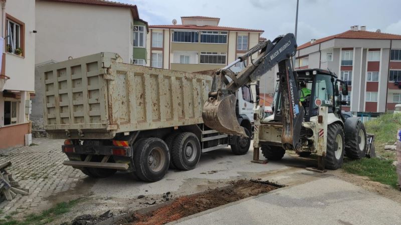 12 MAHALLEDE 66 BİN 800 METRE KARELİK PARKE VE BORDÜR ÇALIŞMASI YAPILACAK