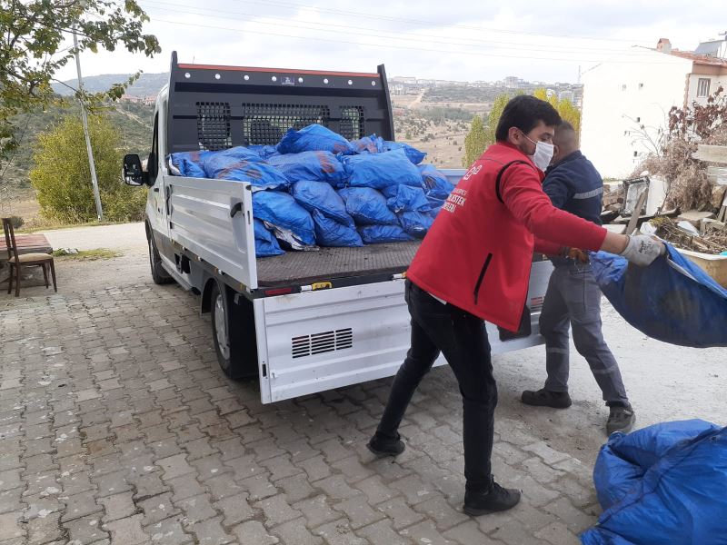 BİLECİK BELEDİYESİNDEN İHTİYAÇ SAHİBİ AİLELERE KÖMÜR YARDIMI