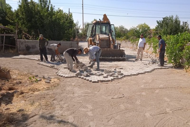 İlçemize bağlı Tahirinli mahallemizdeki parke çalışmalarımız devam ediyor. Daha güzel İncesu için çalışıyoruz...