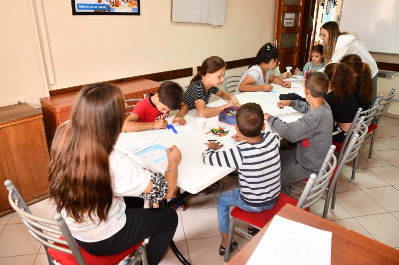 ÇOCUKLAR RESİM YAPMAYI ÇOK SEVİYOR