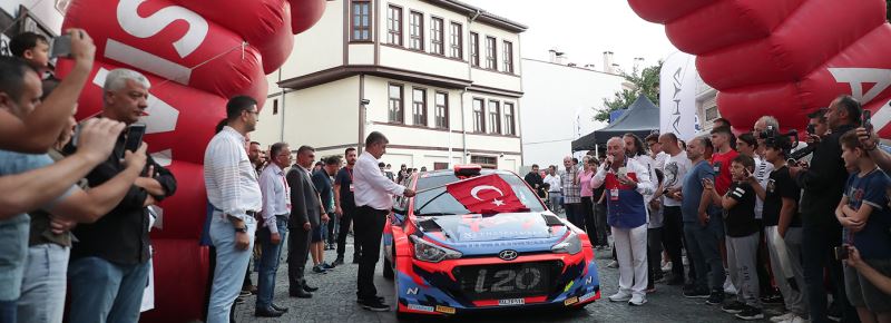 TIRMANMA YARIŞININ STARTI GERMİYAN SOKAKTA VERİLDİ