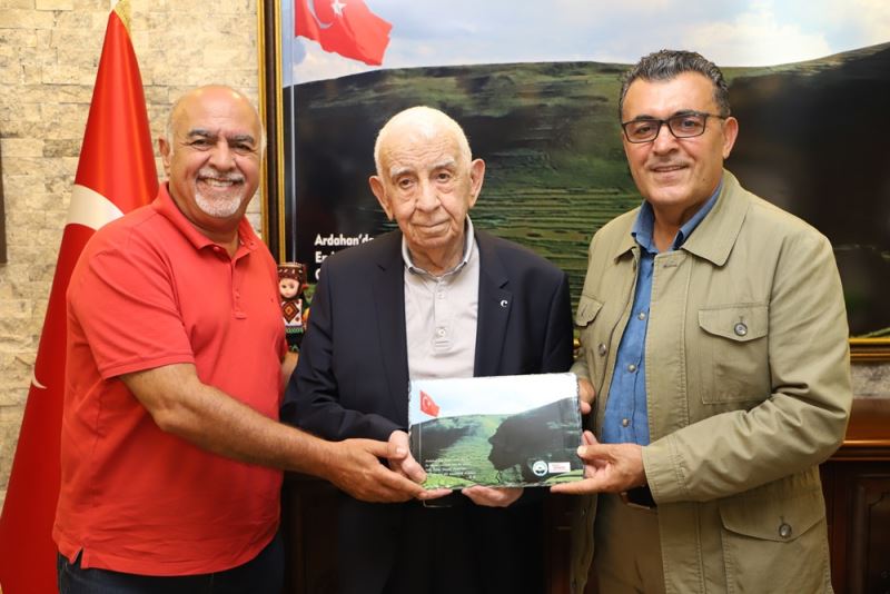 NURİ VATAN: “FARUK DEMİR, ARDAHAN’A RENK KATMIŞ, ŞEHİR MODERNLEŞİYOR”