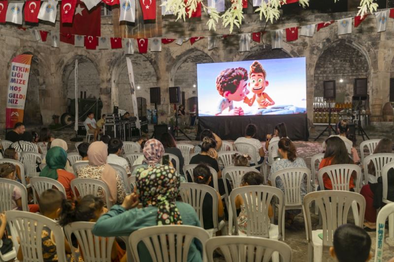 Mersin Büyükşehir İle Mut Taşhan’da Hem Konser Hem Sinema Keyfi