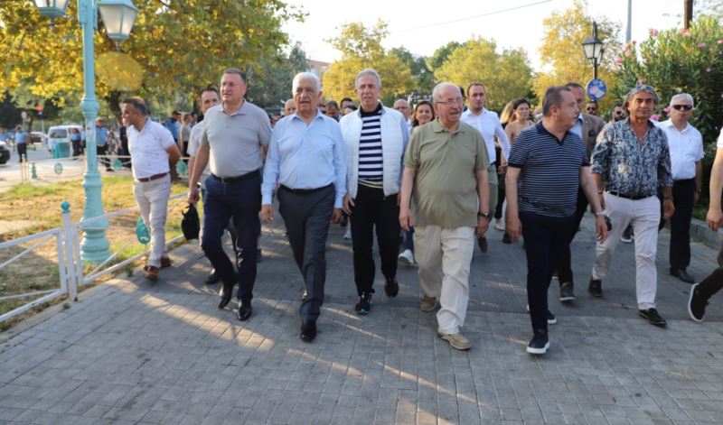 BÜYÜKŞEHİR BELEDİYE BAŞKANLARI TEKİRDAĞ SAHİLİNDE VATANDAŞLARLA BİRARAYA GELDİ