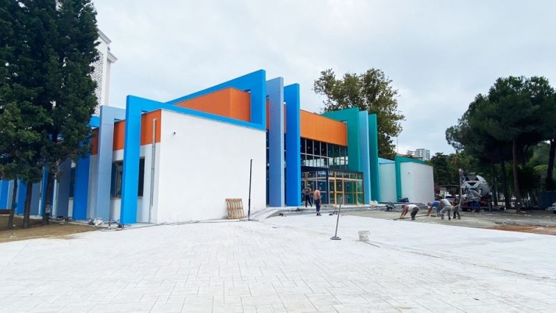 Büyükşehir tek tek bitiriyor