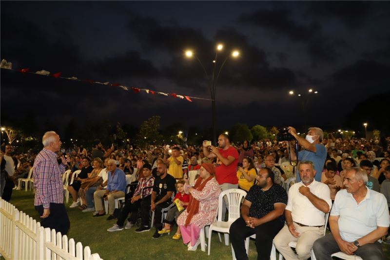 BİNLERCE KİŞİ AÇIK HAVADA 