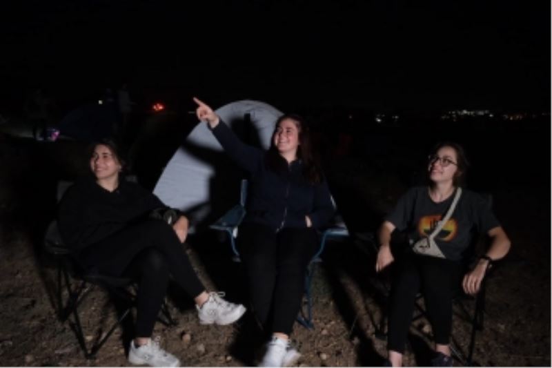 GENÇLER GÖKYÜZÜ ŞÖLENİNİ KAÇIRMADI