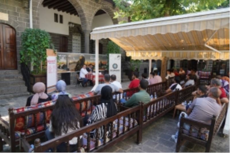 “Diyarbakır Eğil’de derlenmiş Zazaca Masal ve Türküler” söyleşisi yapıldı