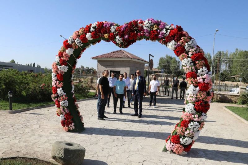 GÜLİSTAN BAHÇESİ YENİLENEN ÇEHRESİYLE ARTIK ÇOK DAHA GÜZEL