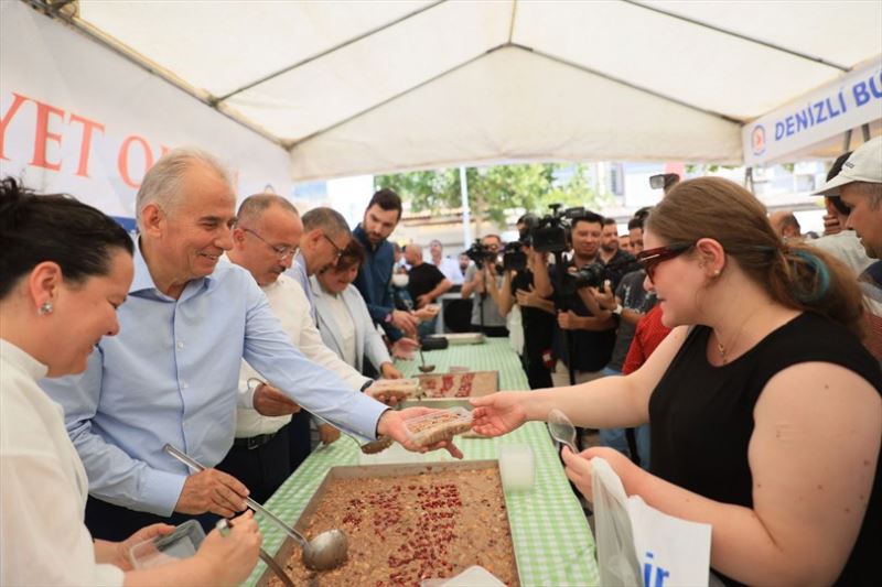 Denizlililer Büyükşehir’in geleneksel aşure hayrında buluştu