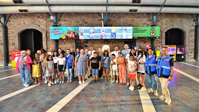 İzmir Büyükşehir Belediyesi şehit ve gazi çocuklarını sinemayla buluşturdu