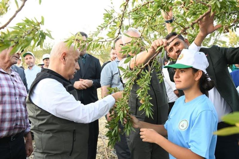 BAKAN KİRİŞCİ, İZMİR