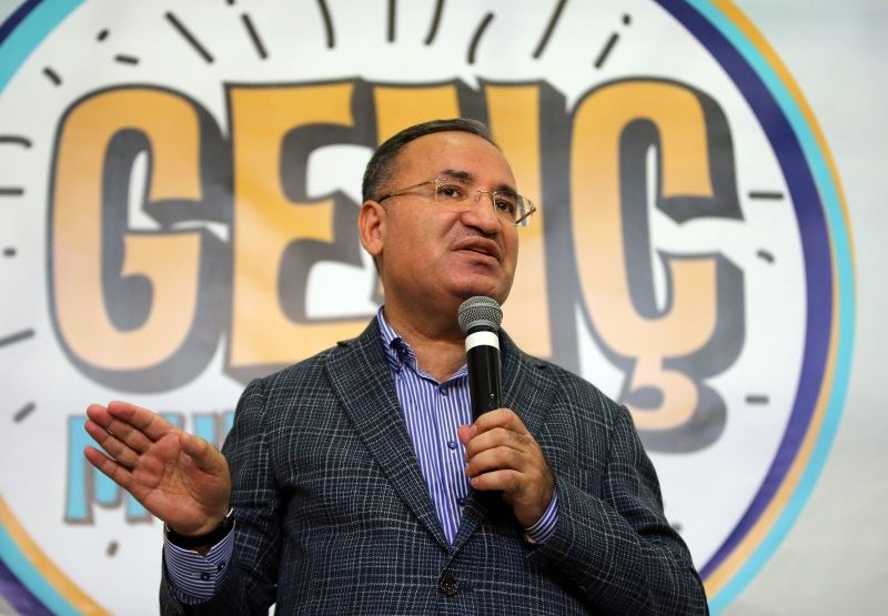 ADALET BAKANI BOZDAĞ BAYRAMPAŞA’DA ÇEŞİTLİ ETKİNLİKLERE KATILDI, GENÇLERLE BİR ARAYA GELDİ