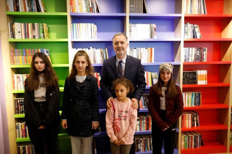 İnegöllü Gençler Nöbetçi Kitaphanelere Akın Ediyor