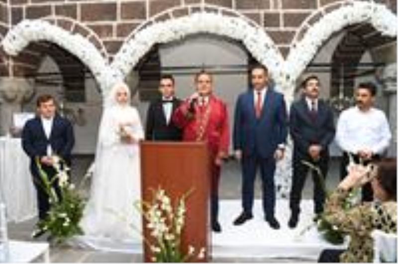 Tarihi Medresede Nikah Töreni