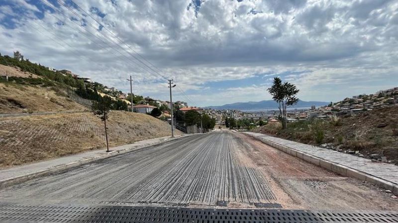 Bayraklı sokaklarına 62 bin metrekare asfalt serimi