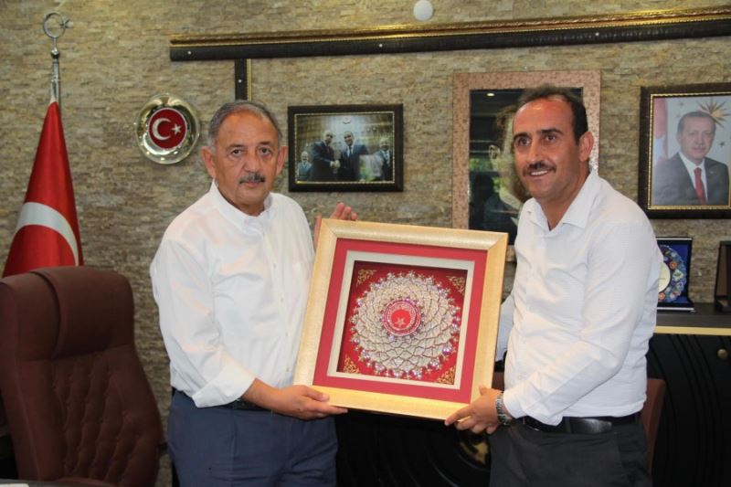 AK Parti Genel Başkan Yardımcımız Sn. Mehmet ÖZHASEKİ ve Kayseri Büyükşehir Belediye Başkanımız Sn. Dr. Memduh BÜYÜKKILIÇ, AK Parti İl Başkanımız Sn. Şaban ÇOPUROĞLU ve Yönetimi ile birlikte Başkanımız Av. Mustafa İLMEK