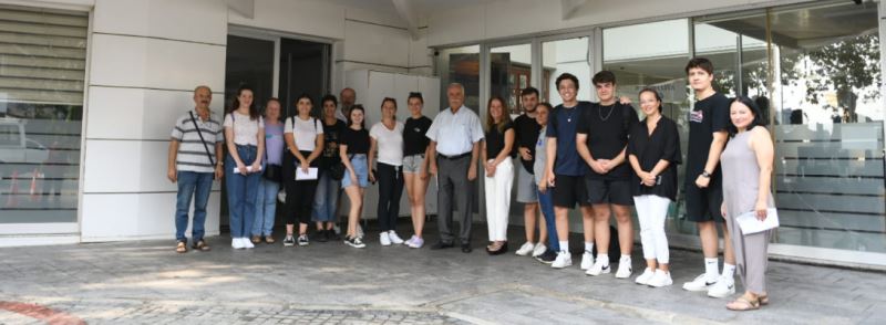 Başkan Gökhan Çanakkaleli Gençleri B40 Zirvesine Uğurladı
