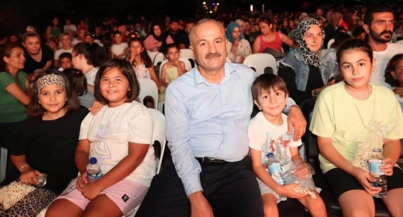 Gebzeli çocukların mahallelerde sinema keyfi