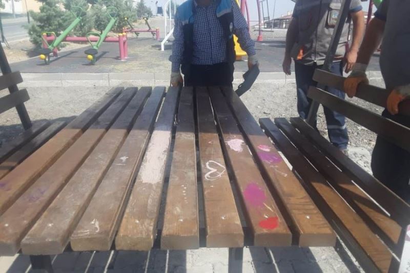 Milli servete zarar vatana ihanettir Süksün mahallemize ekiplerimizce 2 gün önce yerleştirilen kamelya bazı kişiler tarafından zarara uğratılmıştır. Lütfen koruyalım ve zarar verenlere geçit vermeyelim